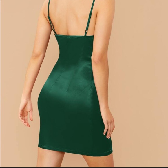 ***SOLD*** Emerald green dress - Picture 3 of 5
